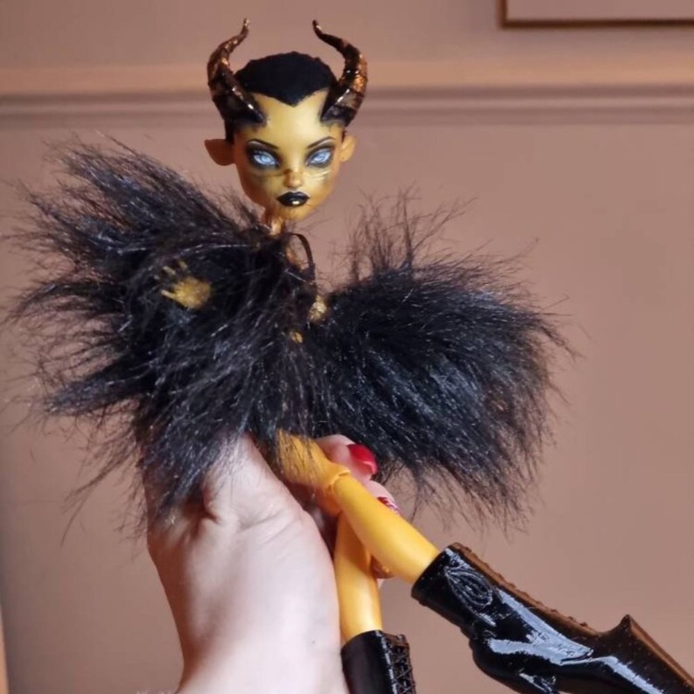 💕SALE - BRAND NEW One-Of-A-Kind (OOAK) Monster High Doll Repaint